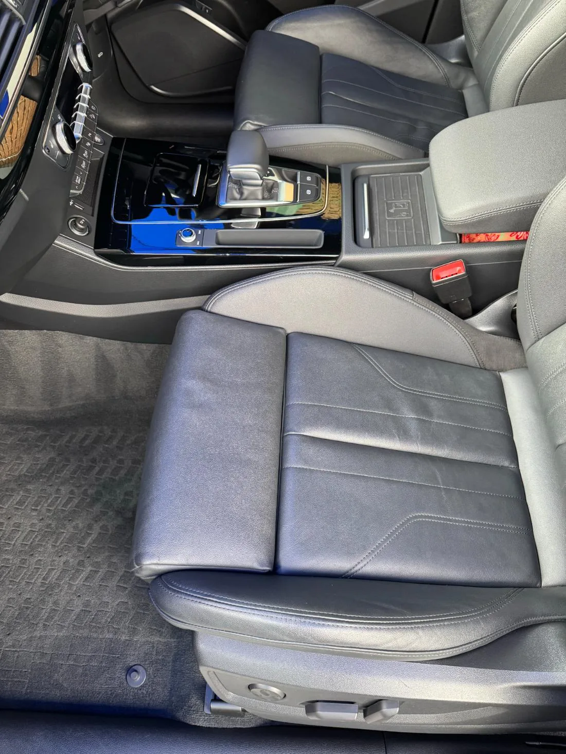 Interior detail · Audi Q5 passenger side after