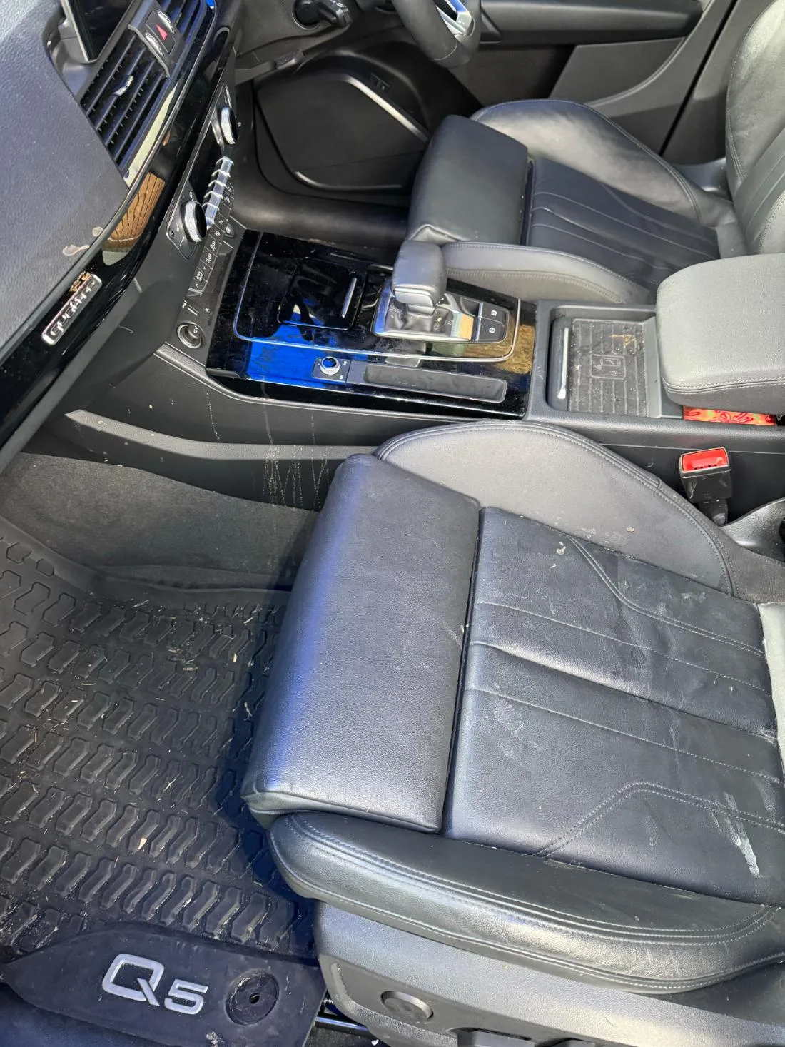 Interior detail · Audi Q5 passenger side before