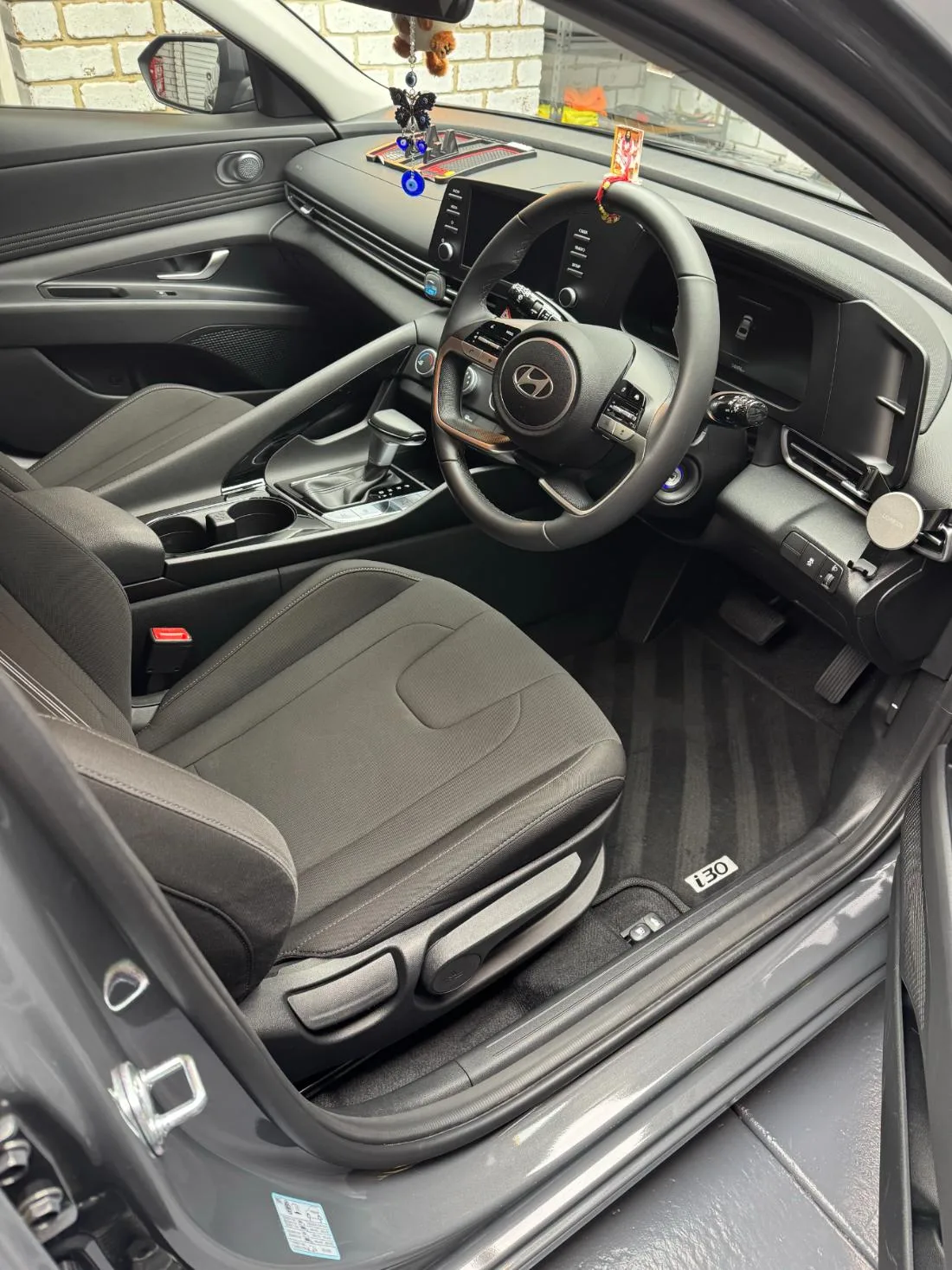 Interior detail · Hyundai i30 driver side after