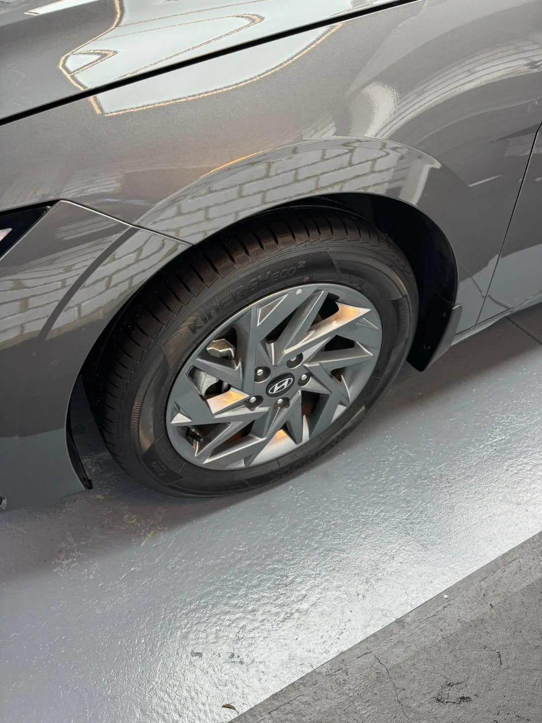Exterior detail · Hyundai wheel after