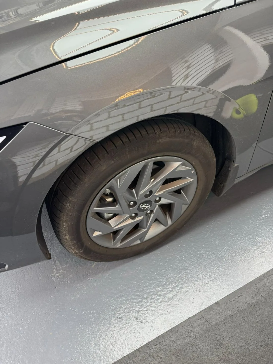 Exterior detail · Hyundai wheel before